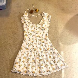 Hollister flower print dress.Size Small in adults.good condition with no stains.